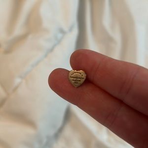 “Return to Tiffany” small heart stud earring